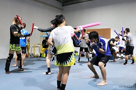 ▲毎週水曜20:00~21:00はキックボクシング初心者クラス