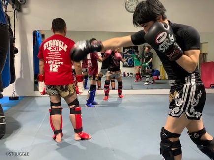 ▲グローブなどの練習道具は無料でお貸ししてます