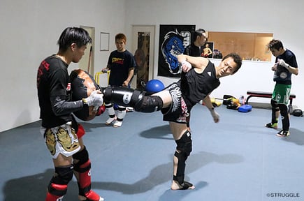 ▲グローブなどの練習道具は無料でお貸ししてます