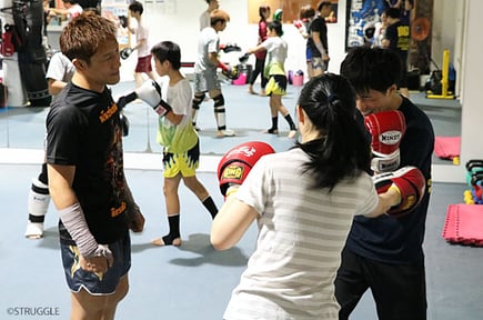 ▲グローブなどの練習道具は無料でお貸ししてます