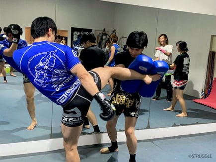 ▲毎週水曜20:00～21:00はキックボクシング初心者クラス