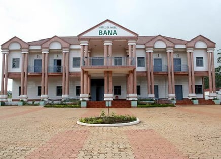 Bana. Hotel de ville