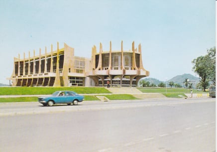 L'Hotel de ville de Yaoundé, construit par André FOUDA entre 1976 et 1978