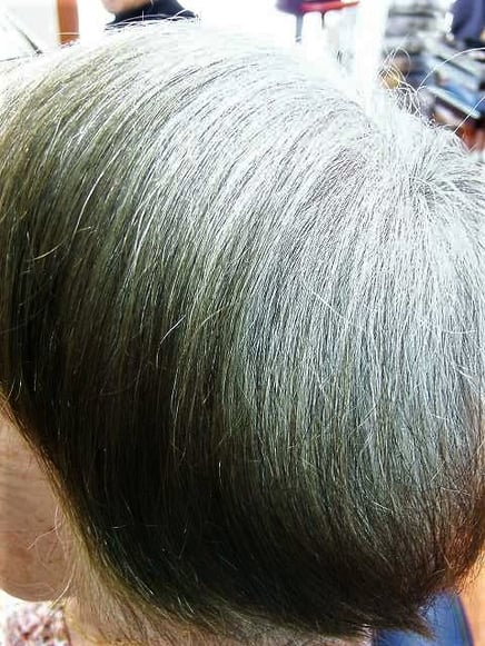 白髪染め止めた