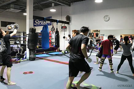 ▲スミスマシン、ケトルベルなど筋トレ道具も充実！