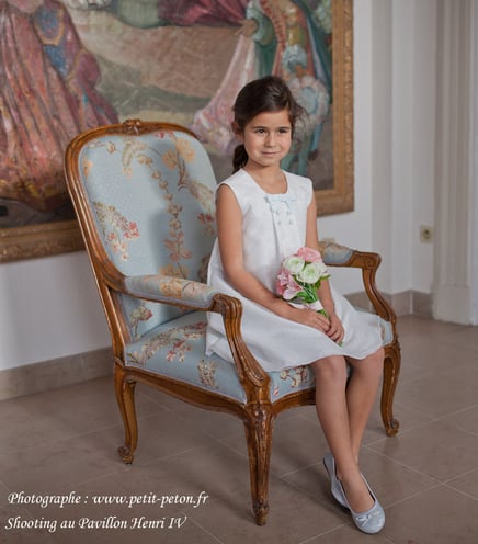 Robe cérémonie fille en Shantung et tulle pailleté blanc. Robe cortège. Personnalisable