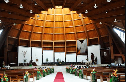 Intérieur de la Basilique mineure Marie Reine des Apotres