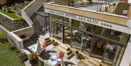 Holzterrasse in Lärche Hotel Allalin in Zermatt