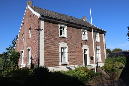 Waubach landgraaf kapelaanswoning, gemeentehuis school kerk rijksmonument verbouwing bouwhistorie rapport Res nova