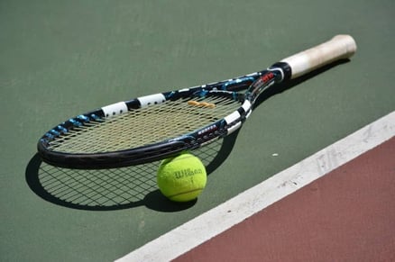 faire du tennis pendant ses vacances dans les landes