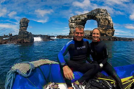 Galapagos Shark Diving - Jenny Waack & Johnathan R. Green