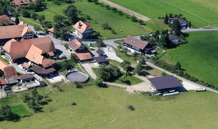 Nordansicht auf die Anlage des Pensionsstalls