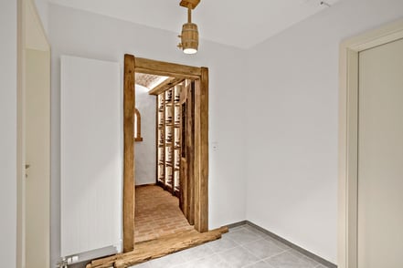 Weinkeller.  Alles aus Jahrhunderte altem Eichenholz, auf Maß gefertigt 