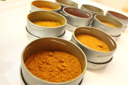 verschiedene Gewürze, Curry und andere