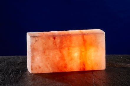 Salzstein mit glatter Oberfläche.