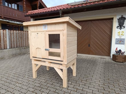 Hühnerstall Staufen mit Standrahmen - Modell 3 (Berchtesgadener Hühnerhotel)