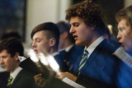  Uraufführung der Kantate Dorothea von Joël von Moos in Sachseln, mit Nadja Räss, Wolfgang Sieber, Eberhard Rex, Luzerner Sängerknaben und Orchester Santa Maria. Im Rahmen des Gedenkjahres Mehr Ranft 600 Jahre Niklaus von Flüe ( Bruder Klaus )