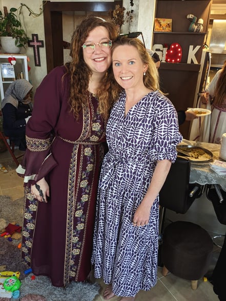 Ein typisches jordanisches Kleid, was meine Freundin trägt.