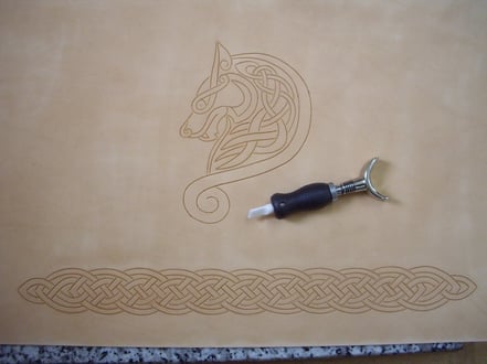 Découpe de motifs au swivel