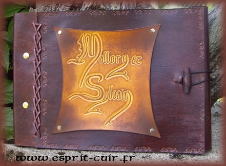 Grimoire antique "Mallory et Sylvain"