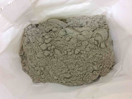 灰色がかったプーリア産の焦がし小麦