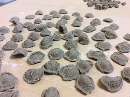 ひとつづつ成形したオレキエッテ