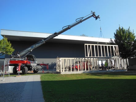 Kran in Kriens/Obernau und Luzern, Kranarbeiten im Holzbau