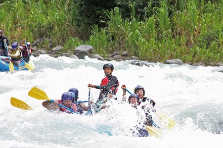 Rafting Costa Rica Spaß Spannung Outdoor Abenteuer für Vater und Sohn