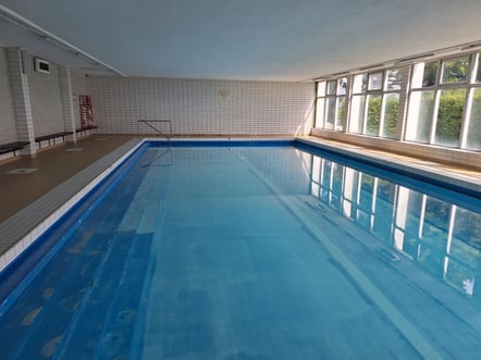 Das Schwimmbad von innen