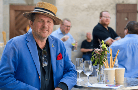 Christian Jott Jenny als Promi-Gast an der Bubiker Sommermatinee (Bild: Adrian Wegmann)