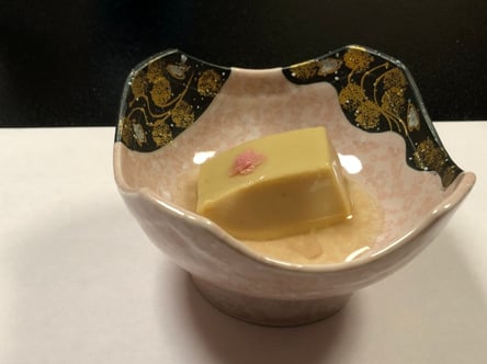 桜の塩漬けをのせたごま豆腐