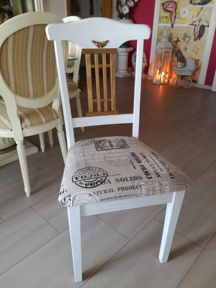 Holzstuhl gestrichen und neuen Bezug aufs Polster ...