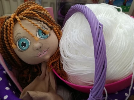 00:45 Uhr ... die Frisur sitzt ... zumindest die vom Puppenkopf :-)