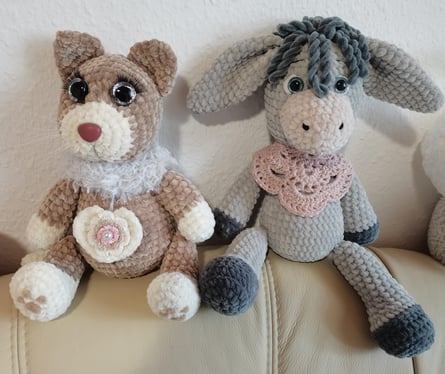 Den Esel hat auch Kathleen gemacht ... das Halstuch ich ...