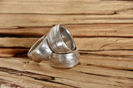 Die Prägung von Münzen faszinieren mich. auf einem Fünflieber Zeichnung von Edelweiss, Enzian welche selten Beachtet werden. Silbermünzen von der Schweiz. Münzen Kollektion Jahrgang nach Wunsch z.B. 1986 