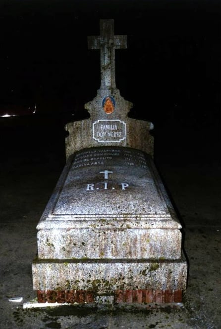 Tumba, para decorado de cine (película: Grandes Ocasiones)