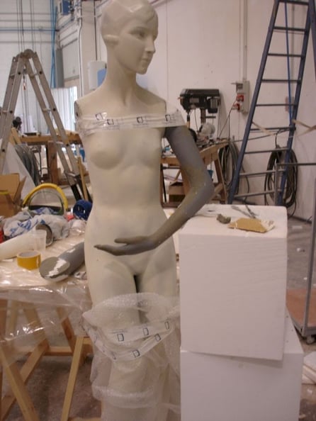 Restitución de brazos perdidos en el Maniquí de Sonia Delaunay, para el Museo Galiera de la Moda, Paris. Conservadora: Carmen Lucini.