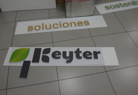 letras logo en PVC impreso pintado