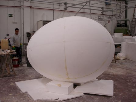 Giant Egg Form, 280 cm long axis.