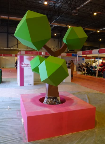 Árbol poligonal para stand ferial