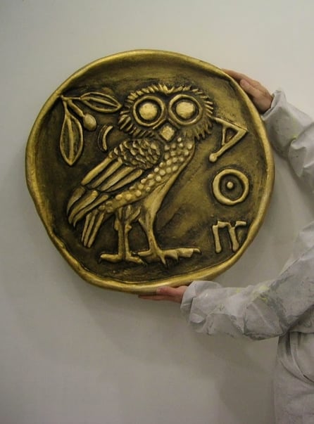 Moneda Griega Gigante, atrezzor obra teatro.