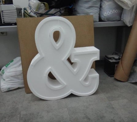 Letras en doble relieve