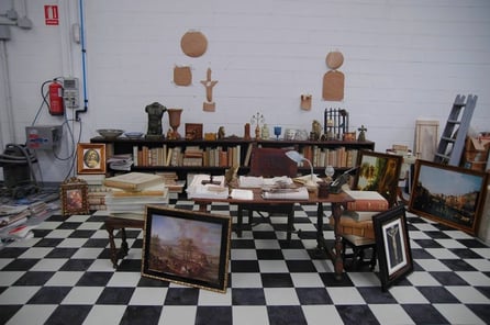 Escenografía para el despacha de un arqueólogo.