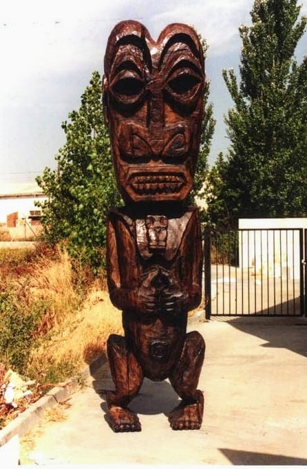 Tótem Polinesio. Talla en poliespan, pintura de acabado imitación madera tropical