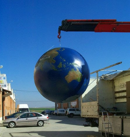 Globo terráqueo con relieve 2 metros de diámetro, Para la Exposición Potencias de 10, fundación Gulbekian