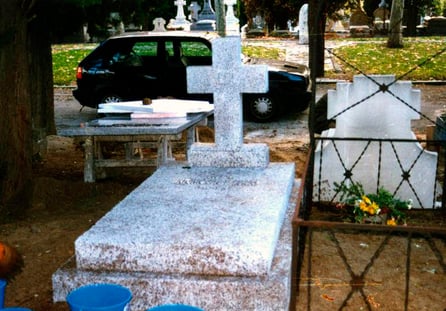 Tumba ficticio. Cine.