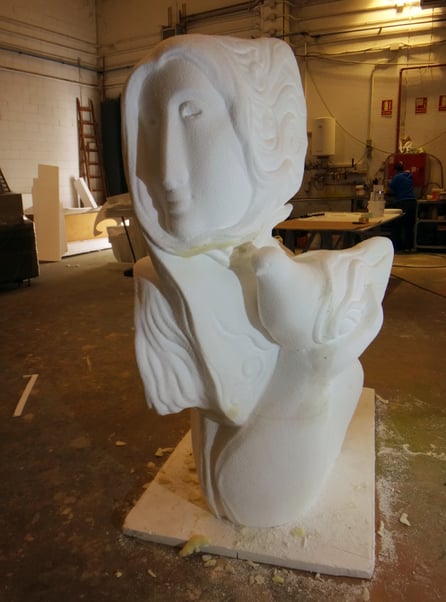 Talla en Poliespan ampliando el modelo del artista