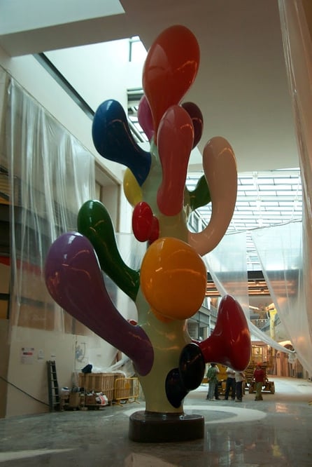 Acabado alto brillo, fibroresina fiberglass, escultura de 10 metros