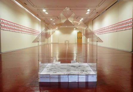 Casa, metacrilato ensamblado, para la artista Ana Marcía