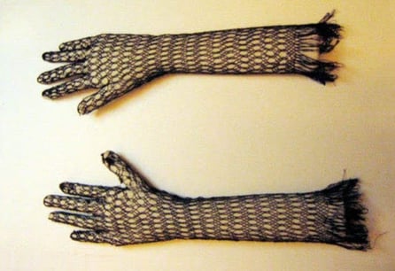 Manos - Brazo especiales (desarmables) para poder mostrar guantes muy delicados en el Museo de Traje